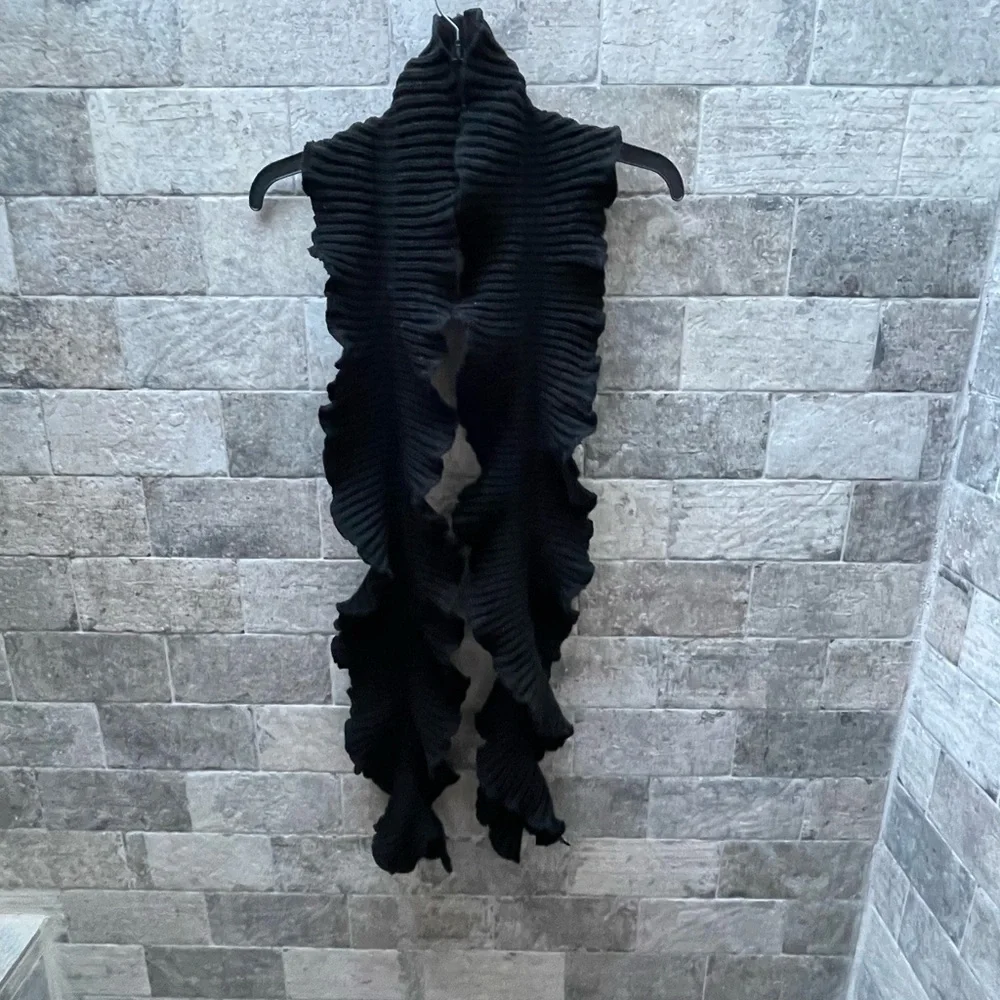 ❤️ CASHSOFT BLACK RUFFLE WINTER SCARF